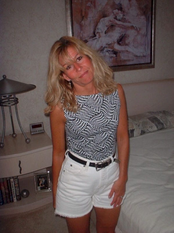 Belle coquine de cougar intéressée par un plan q