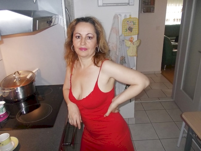 Cougar sexy soumise pour libertin qui aime soumettre
