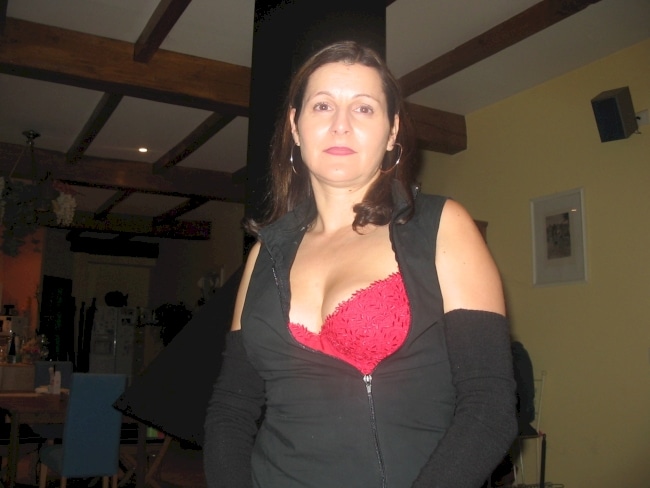 Femme mature très chaude recherche un gars docile